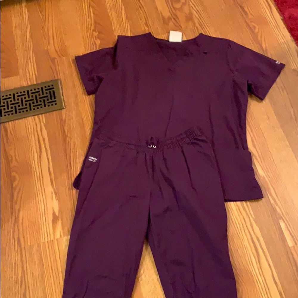 Scrub set